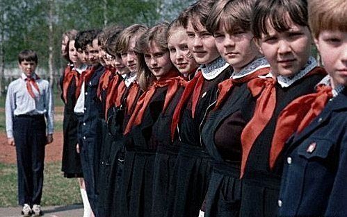 Какой была школьная форма советских детей? Какой была школьная форма советских детей?