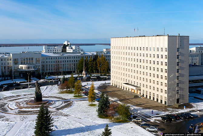 Завод «Севмаш» и город Архангельск