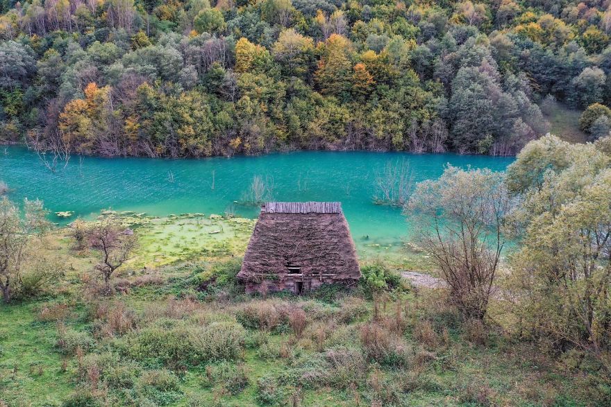 9 красивых фото токсичной деревни в Румынии