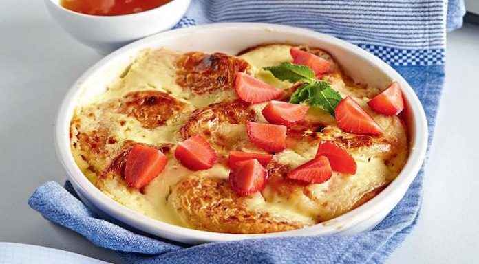 Невероятный вкусный завтрак: сырники, запеченные со сметаной