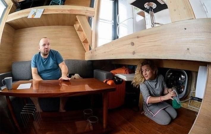 Чтобы сэкономить, семья перебралась в сарайчик. Увидев, что там внутри, Вы очень удивитесь! Чтобы сэкономить, семья перебралась в сарайчик. Увидев, что там внутри, Вы очень удивитесь!