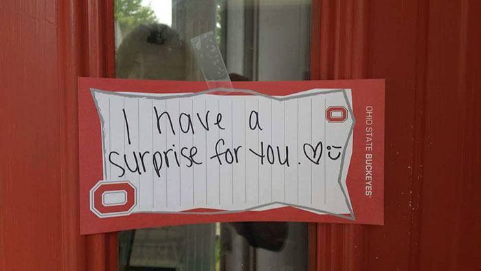 guy-surprise-girlfriend-plastic-bottle-notes-2