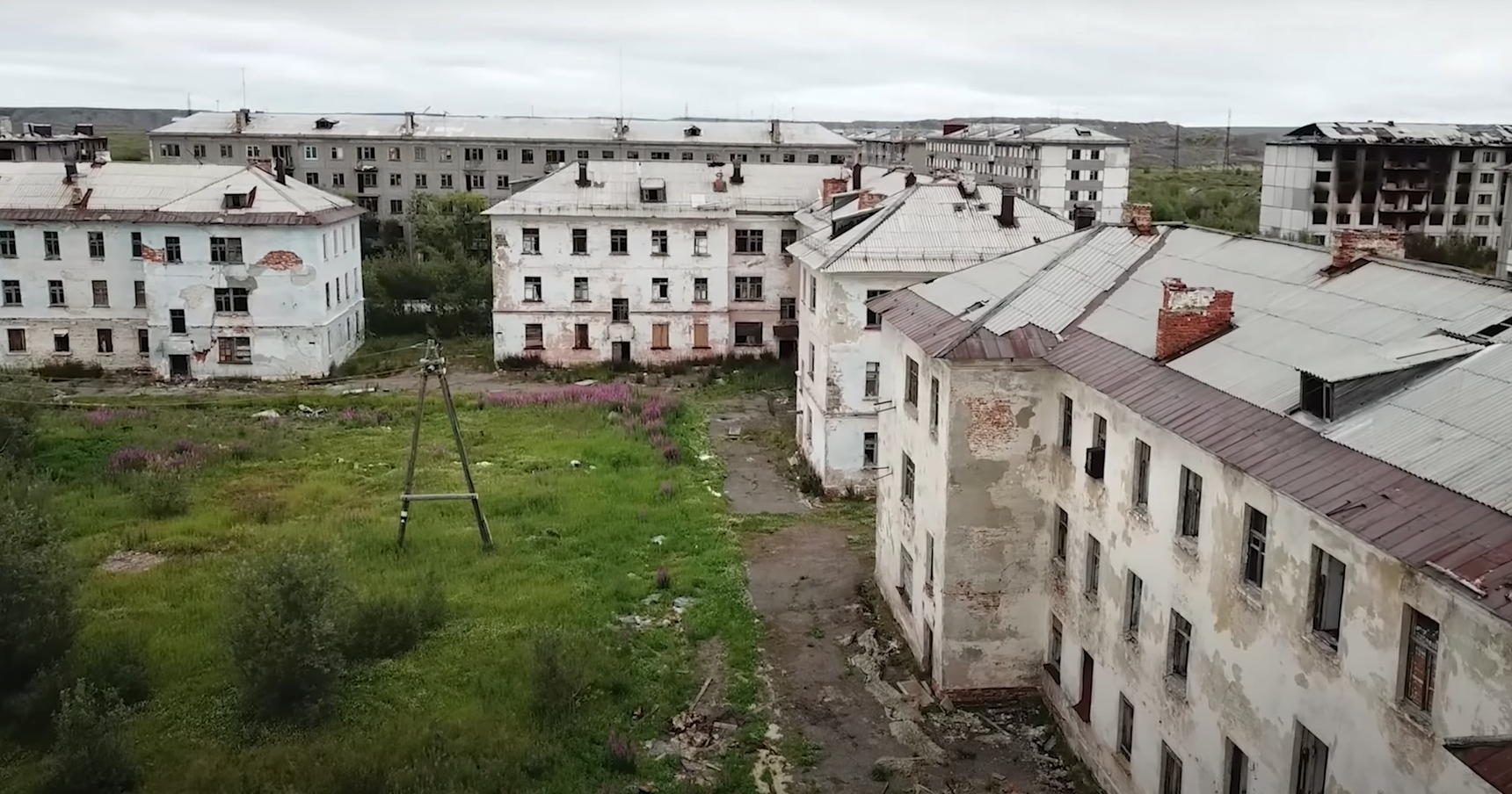 Город-призрак Советский: тысячи брошенных квартир и нет людей
