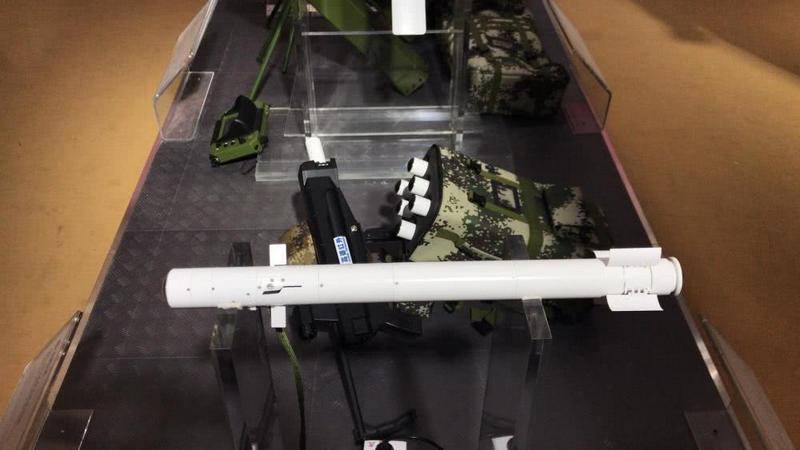 Китай показал ручной ракетный комплекс QN-202 Китай показал ручной ракетный комплекс QN-202