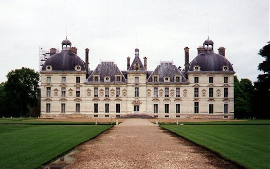 http://images2.fanpop.com/images/photos/7300000/Chateau-de-Cheverny-castles-7367334-525-329.jpg