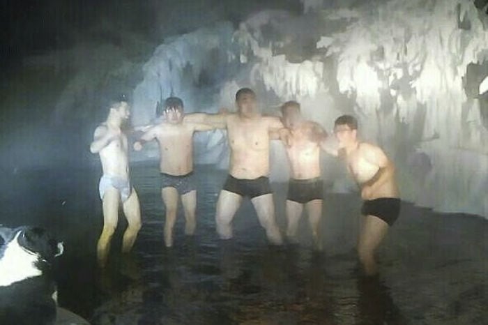 В Оймяконе так холодно, что электронный градусник не выдержал и сломался при температуре -62 °C, и глядя на эти фото его можно понять В Оймяконе так холодно, что электронный градусник не выдержал и сломался при температуре -62 °C, и глядя на эти фото его можно понять