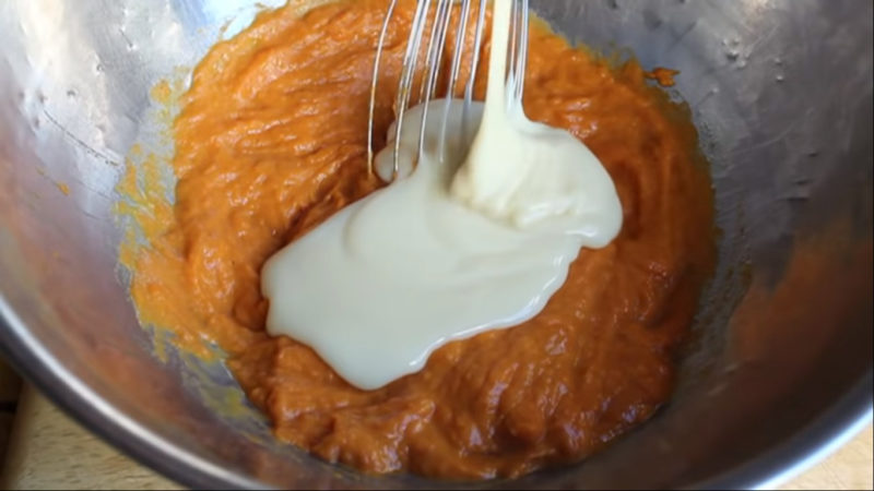 Устоять невозможно: простой рецепт очень вкусного осеннего пирога Устоять невозможно: простой рецепт очень вкусного осеннего пирога