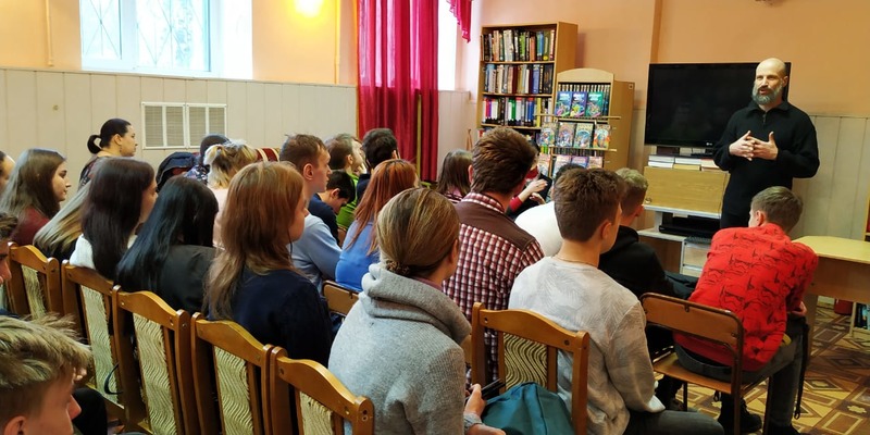 Митинская библиотека покажет книжный видеообзор «Чехарда приключений»
