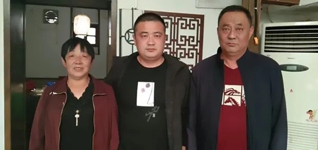 Китаец, которого похитили младенцем, воссоединился с семьей через 33 года