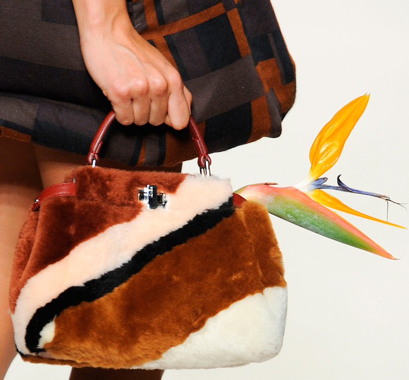 Fendi меховые аксессуары Fendi меховые аксессуары