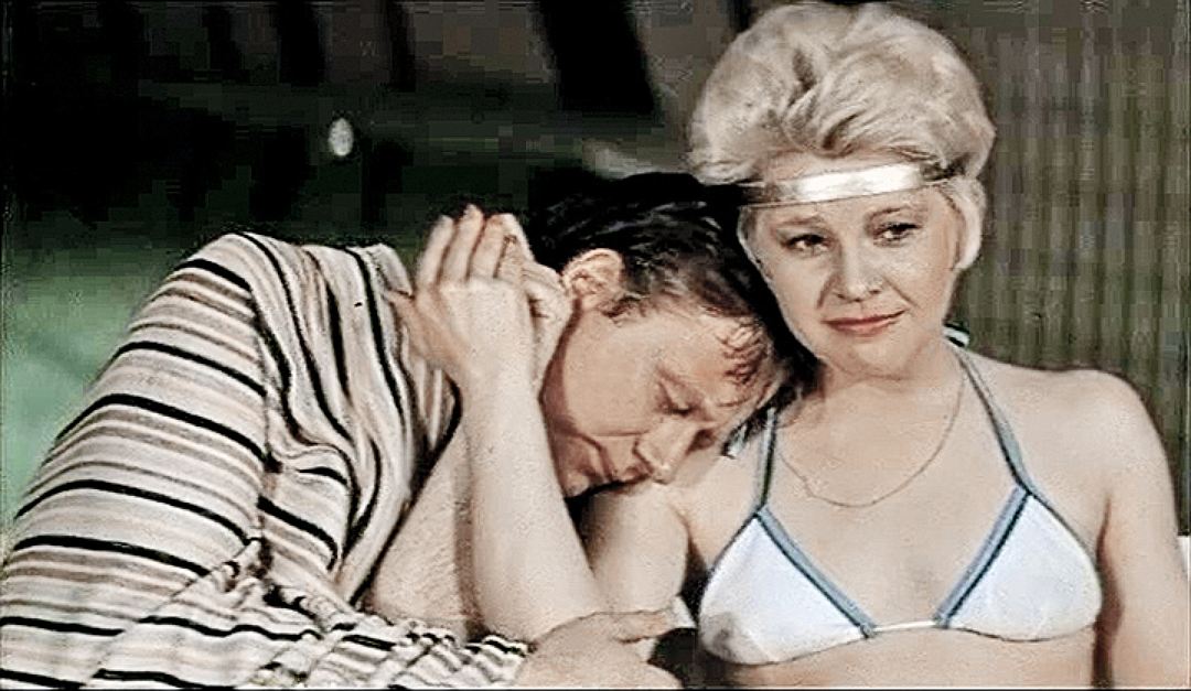 Торчащие Соски Татьяны Догилевой – Блондинка За Углом 1984