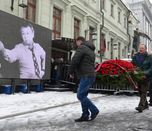 Путин простился с Табаковым