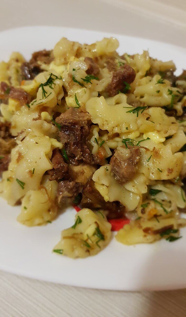 Приготовила на скорую руку макароны, муж сказал что вкуснее не ел Приготовила на скорую руку макароны, муж сказал что вкуснее не ел