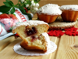 Фото к рецепту: Лучшие творожные кексы с клубничным джемом «МахеевЪ». Фото к рецепту: Лучшие творожные кексы с клубничным джемом «МахеевЪ».