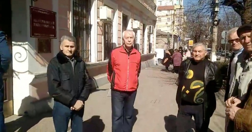 Суд над первым президентом Крыма продолжается уже 5 часов