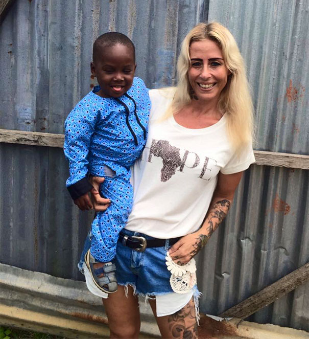 nigerian-starving-thirsty-boy-first-day-school-anja-ringgren-loven-4