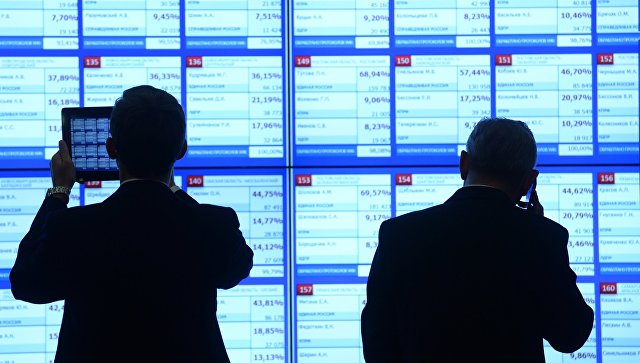 Предварительные результаты выборов в Государственную Думу РФ по одномандатным округам на инфоэкранах в Центральной избирательной комиссии РФ Предварительные результаты выборов в Государственную Думу РФ по одномандатным округам на инфоэкранах в Центральной избирательной комиссии РФ