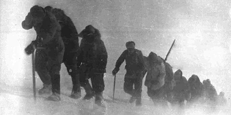 Бой за «Приют 11» и командир, вернувшийся через 70 лет Бой за «Приют 11» и командир, вернувшийся через 70 лет