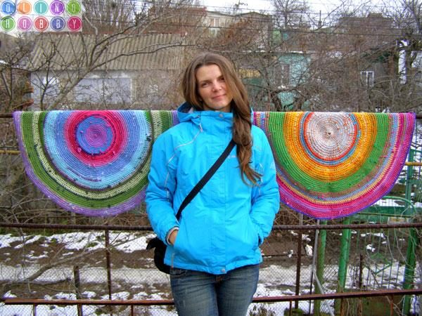 Коврик из футболок и остатков пряжи Коврик из футболок и остатков пряжи