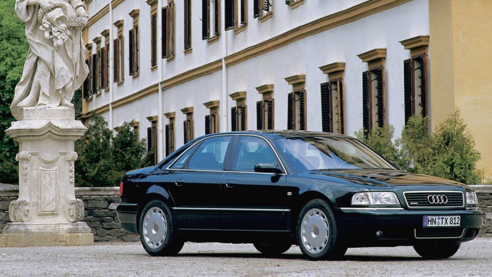 На фото: Audi A8 3.3 TDI quattro (D2) '1999–2002
