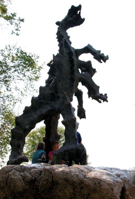 Статуя Вавельского дракона. | Фото: worldroads.ru.