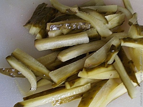 Говядина в остром соусе с маринованными огурцами