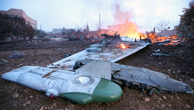 Обломки сбитого боевиками российского самолета Су-25 в Сирии. 3 февраля 2018 Обломки сбитого боевиками российского самолета Су-25 в Сирии.
<div id=
