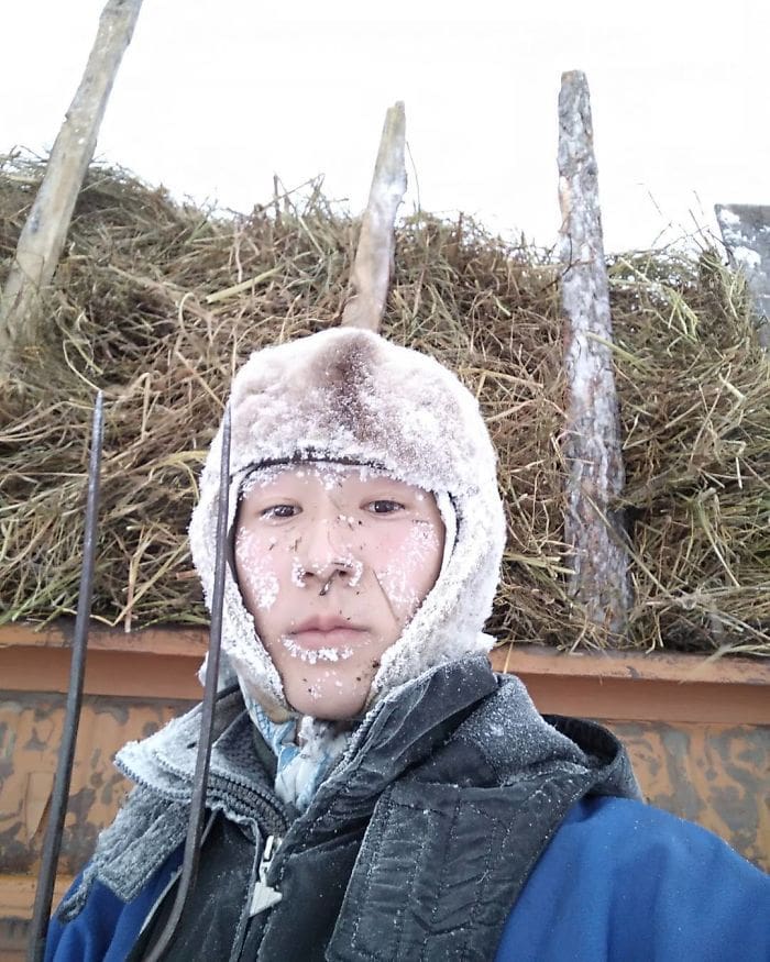 В Оймяконе так холодно, что электронный градусник не выдержал и сломался при температуре -62 °C, и глядя на эти фото его можно понять В Оймяконе так холодно, что электронный градусник не выдержал и сломался при температуре -62 °C, и глядя на эти фото его можно понять