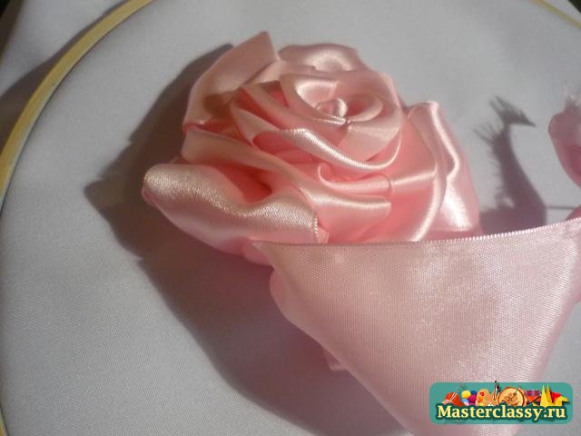 Вышивка лентами розочки Мастер класс розы из лент Розовое настроение