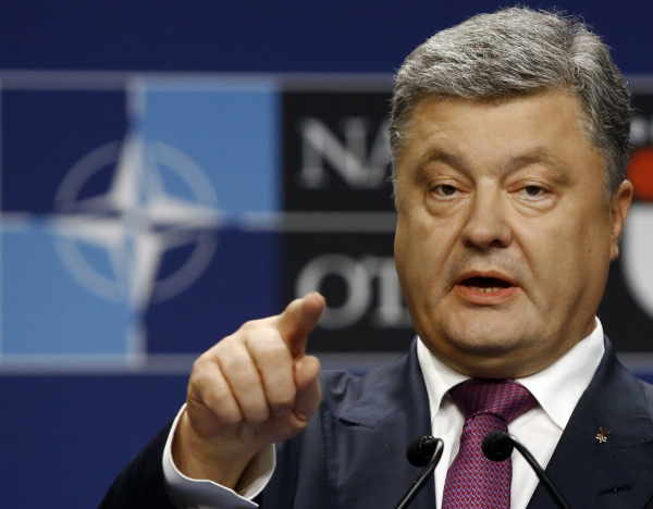 Порошенко решил перейти к шантажу западных партнеров Порошенко решил перейти к шантажу западных партнеров