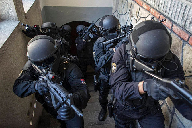 Применение оружия полицией в разных странах