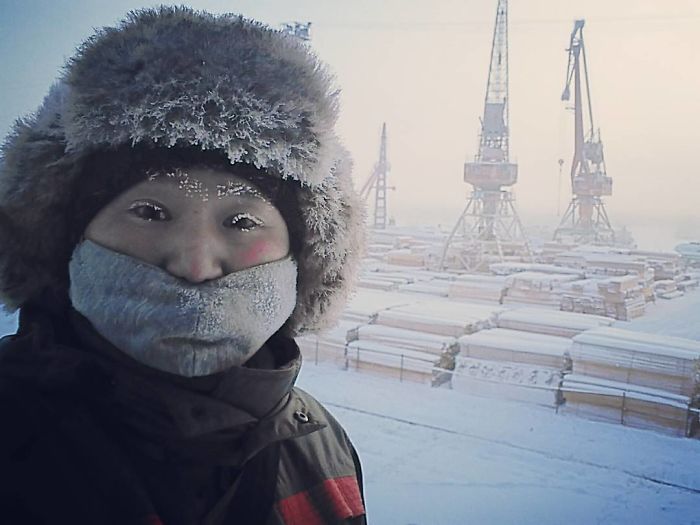 В Оймяконе так холодно, что электронный градусник не выдержал и сломался при температуре -62 °C, и глядя на эти фото его можно понять В Оймяконе так холодно, что электронный градусник не выдержал и сломался при температуре -62 °C, и глядя на эти фото его можно понять