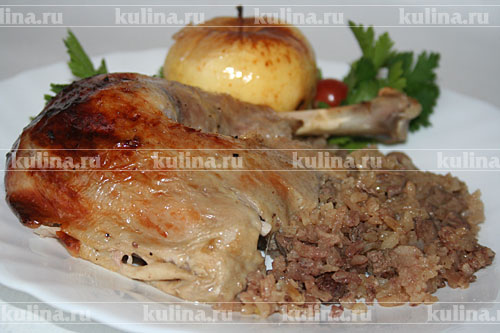 Индейка, фаршированная рисом с яблоками