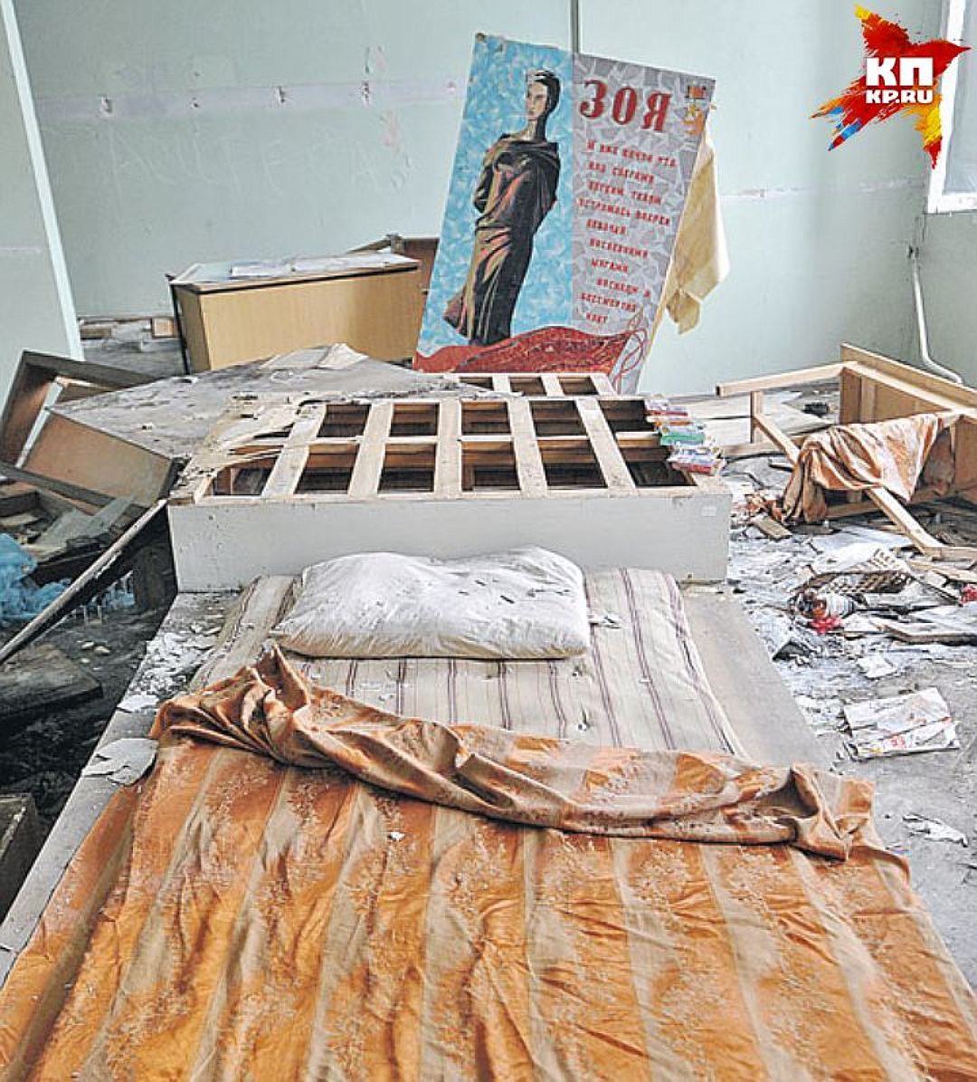 Помещение музея облюбовали бомжи, устроившие тут ночлежку. Фото: Дмитрий СТЕШИН