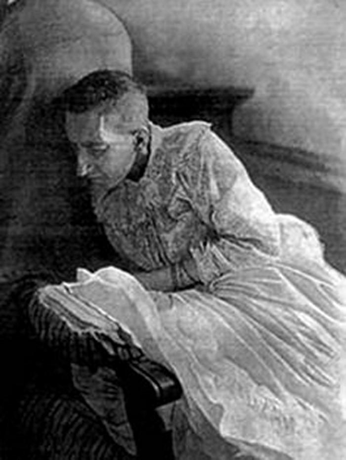 В 25 лет молодая красавица бесследно исчезла. Вот что нашла полиция у ее матери спустя четверть века! В 25 лет молодая красавица бесследно исчезла. Вот что нашла полиция у ее матери спустя четверть века!
