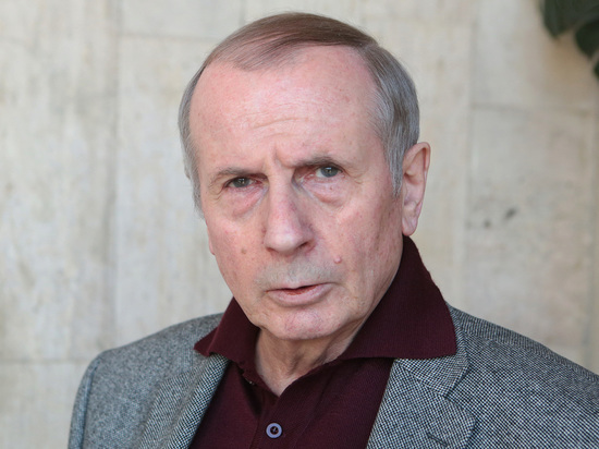 Не смог принять правду: Веллер метнул стакан в голову ведущего «Право голоса» Не смог принять правду: Веллер метнул стакан в голову ведущего «Право голоса»