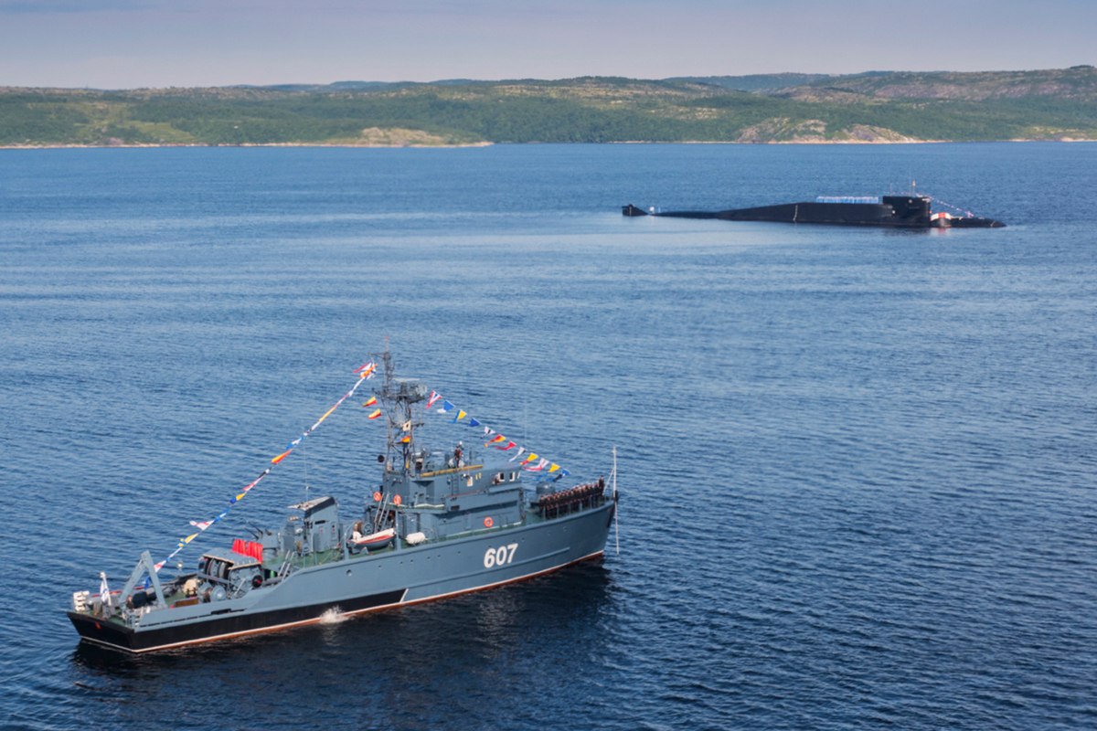 Репетиция парада кораблей Краснознаменного Северного флота ВМФ России на Североморском рейде Репетиция парада кораблей Краснознаменного Северного флота ВМФ России на Североморском рейде