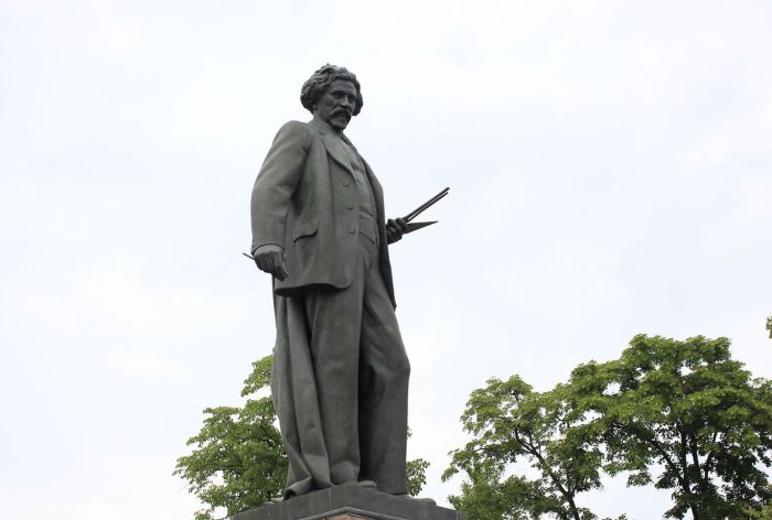 Памятник Илье Репину в Москве. Памятник Илье Репину в Москве.