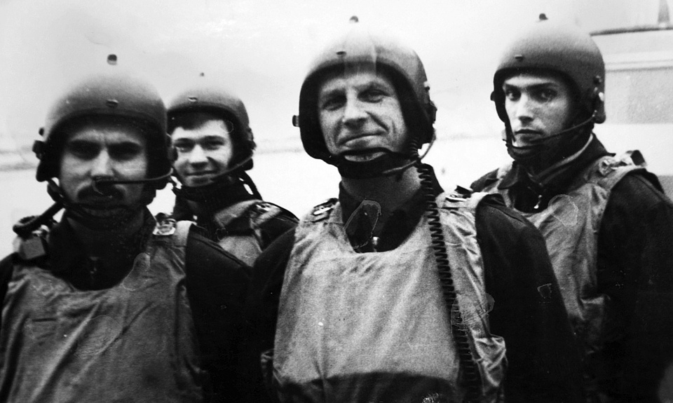 Ðа кÑÑÑаÑ
молодÑÑ
ÑоÑÑÑдников,1986 год ÐиÑнÑй аÑÑ
ив ÐлекÑандÑа ÐаÑовникова