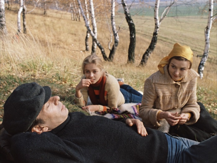 В роли Александры, "Москва слезам не верит"