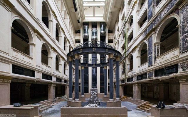Недостроенная гостиница «Северная корона» в Санкт-Петербурге Недостроенная гостиница «Северная корона» в Санкт-Петербурге