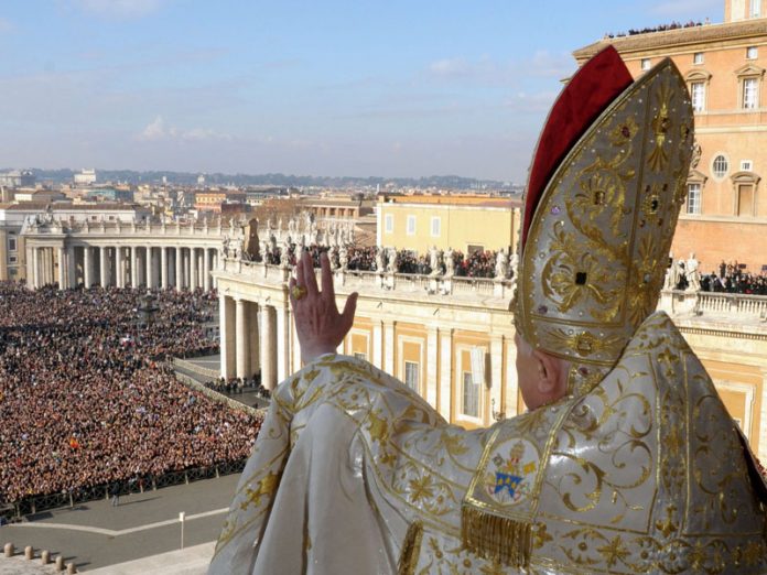 VATICAN-CHRISTMAS-POPE Парикмахер была невероятно грубой с этой женщиной. Но ее реакция бесценна!