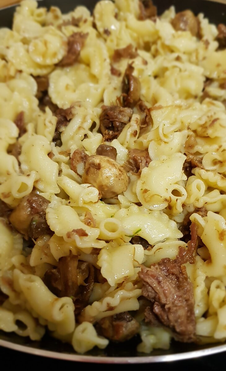 Приготовила на скорую руку макароны, муж сказал что вкуснее не ел Приготовила на скорую руку макароны, муж сказал что вкуснее не ел