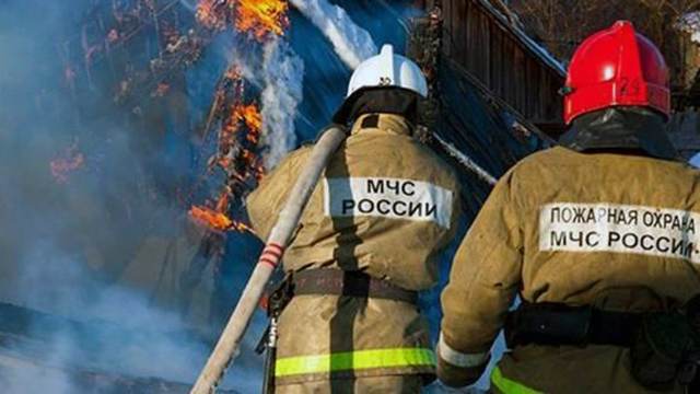 Завод загорелся в Свердловской области