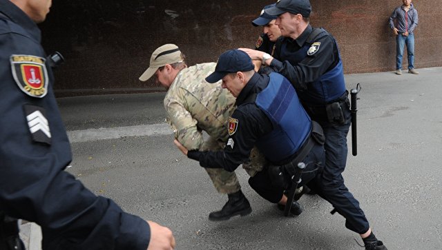 Акция протеста у российких диппредставительств на Украине Акция протеста у российких диппредставительств на Украине