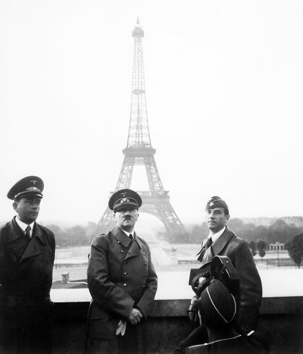 Шпеер и Гитлер в Париже. 1940 год. /Фото: popmech.ru Шпеер и Гитлер в Париже. 1940 год. /Фото: popmech.ru