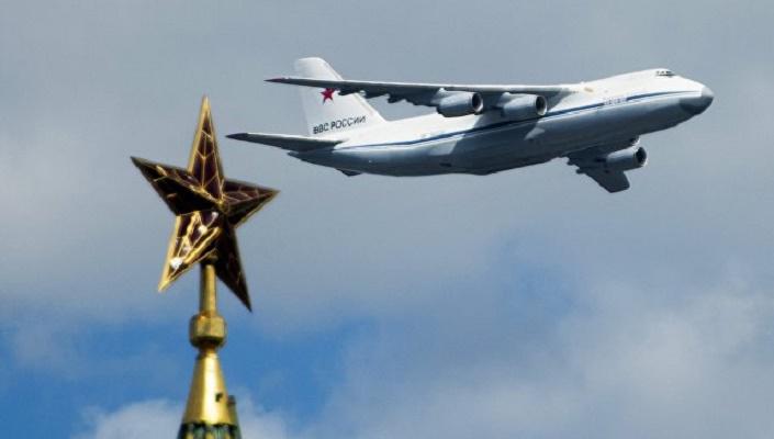 Генсек НАТО Йенс Столтенберг считает, что Россия должна спокойнее относиться к расширению альянса на восток Столтенберг призвал Россию спокойнее относиться к расширению НАТО