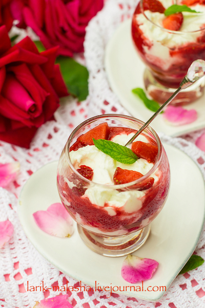 Творожный десерт с клубникой