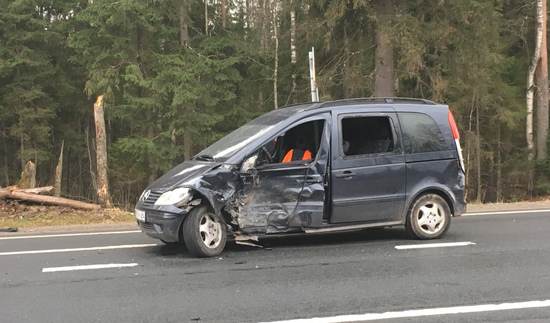 В столкновении иномарок под Петербургом пострадали 5 человек