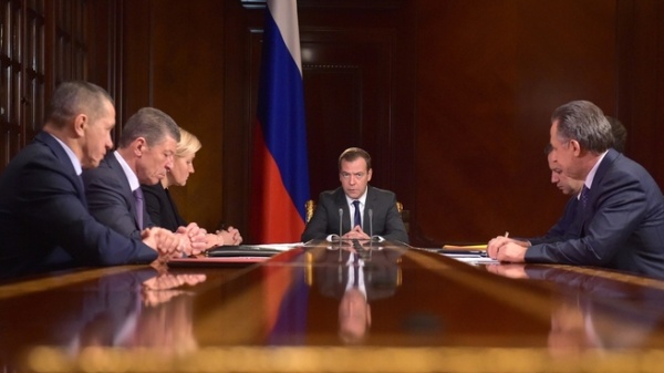 Дмитрий Медведев, совещание с вице-премьерами про аварию в ХМАО|Фото: government.ru Дмитрий Медведев, совещание с вице-премьерами про аварию в ХМАО|Фото: government.ru